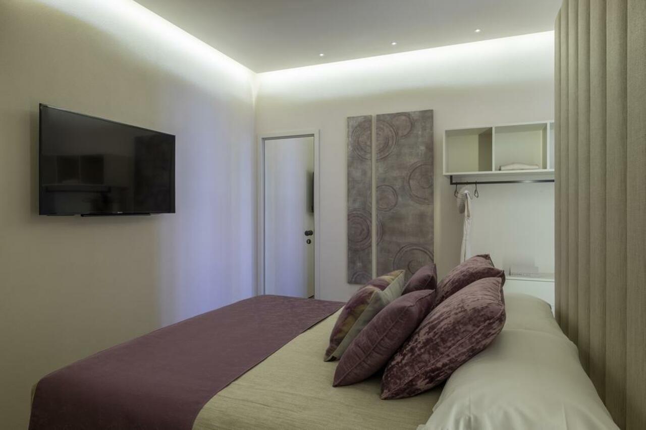 Room 230 Roma Luxury Suites Exterior photo